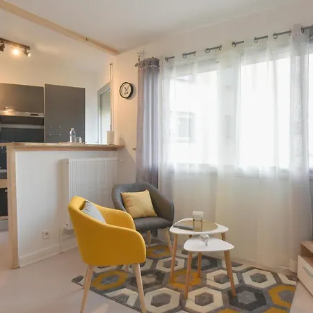 Superbe Studio Plein Centre Avec Parking Prive Brive-la-Gaillarde Buitenkant foto