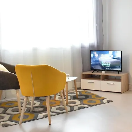Superbe Studio Plein Centre Avec Parking Prive Brive-la-Gaillarde Buitenkant foto